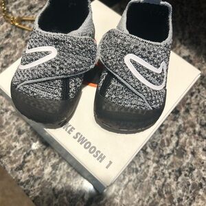 Nike Baby Walker Shoes in Black and Gray